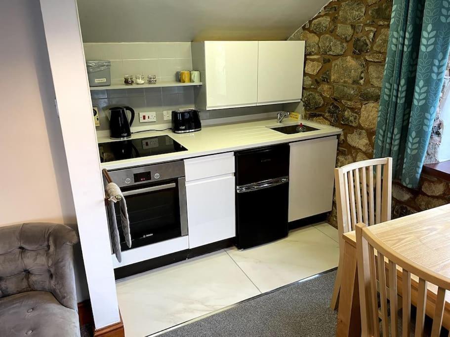 Holiday home Rhossili's Retreat - Aonb - Gower Rural Sleeps Up To 6